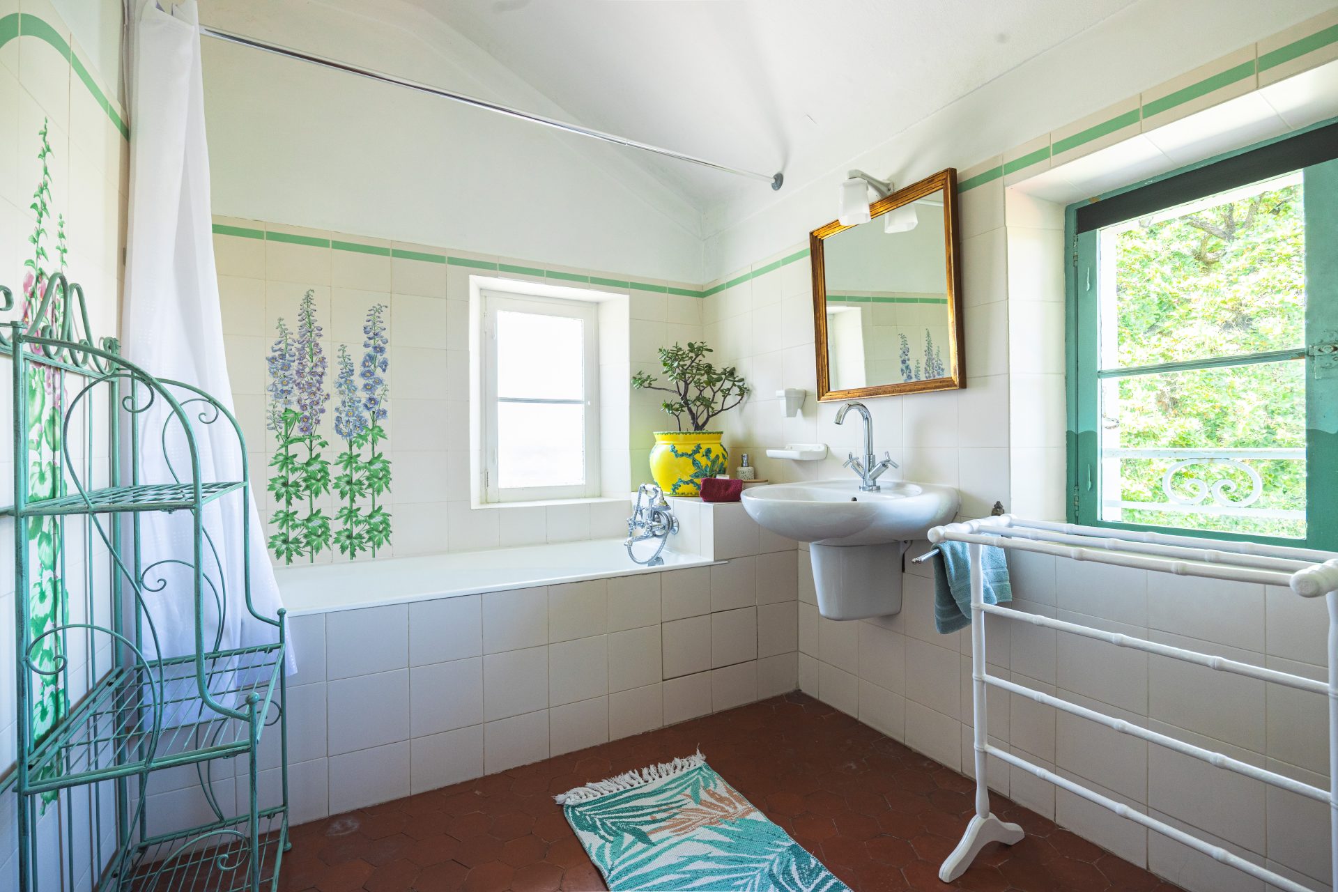 Salle de bain attenante à la Chambre Jaune de La Bastide du Bosquet – villa 4 salles de bain en location à Antibes, Côte d'Azur
