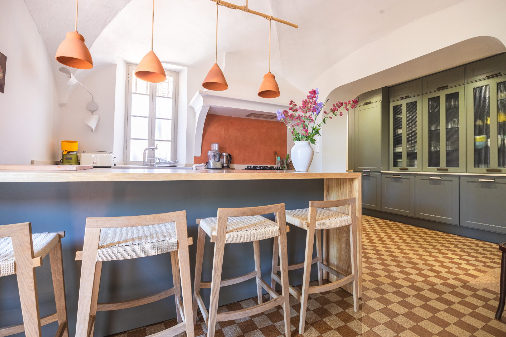 Cuisine de La Bastide du Bosquet à Antibes, bastide XVIIIe siècle classée Monument Historique — villa de location Côte d'Azur